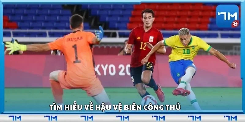 Tìm hiểu về hậu vệ biên công thủ