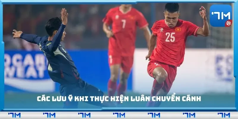 Cầu thủ kiểm soát bóng trước khi đổi cánh